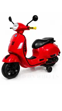 World on Wheels Battery Operated Vespa Scooter for Kids - Pink image 3